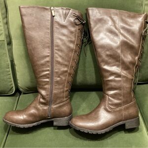 Comfortview Charleston Brown Knee-High Lace-Up Wide Calf Riding Boots